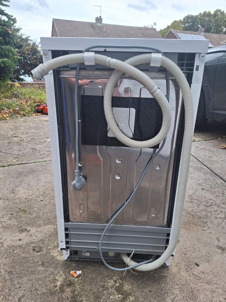 Slimline dishwasher 