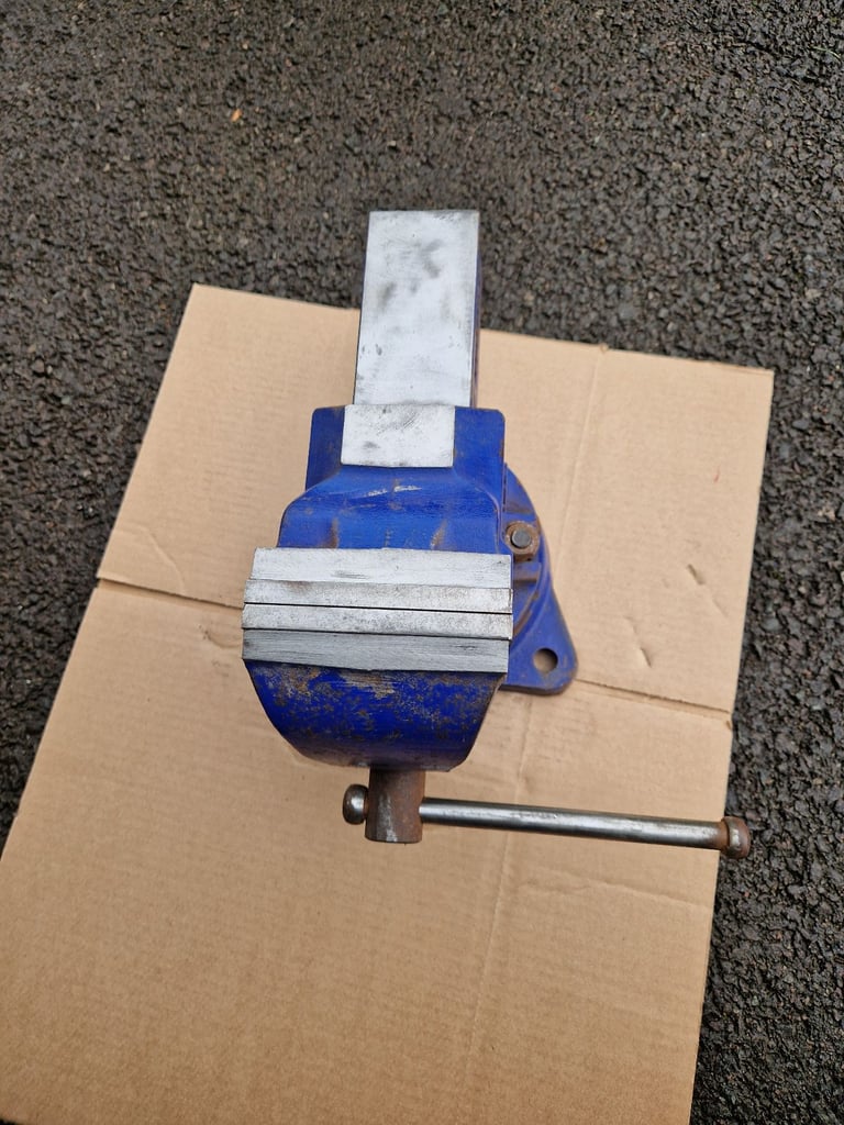 Record No 3 VS Swivel Base / Rotary Base 4” Engineers Vice - With Built In Anvil. Made in England.