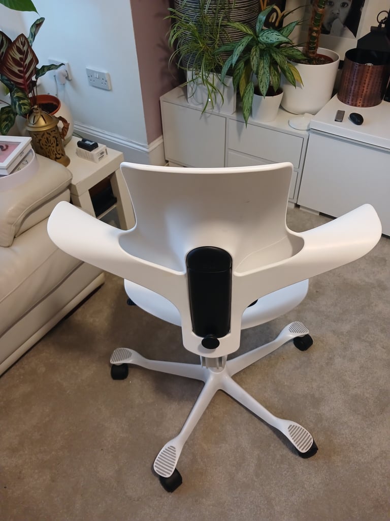 image for HAG Capisco Puls 8010 white ergonomic chair