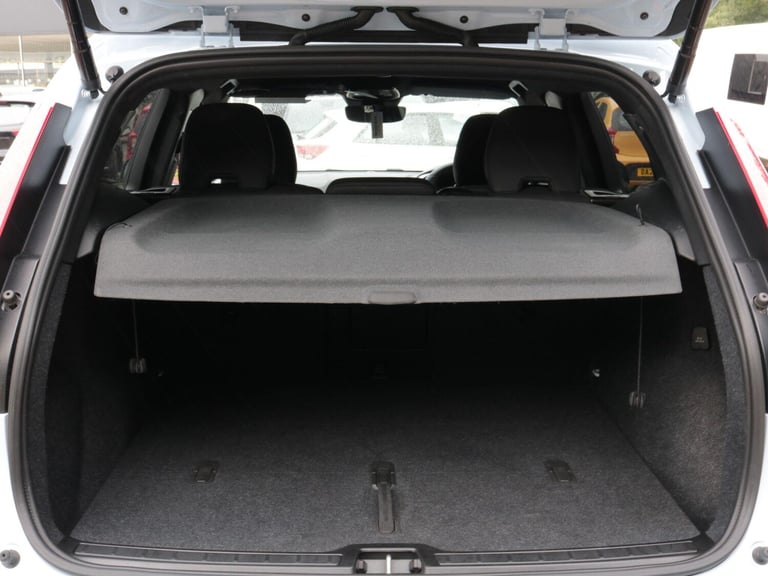 2024 Volvo XC40 Plus Dark B4 (197 hp) ESTATE Petrol/Electric Hybrid Automatic