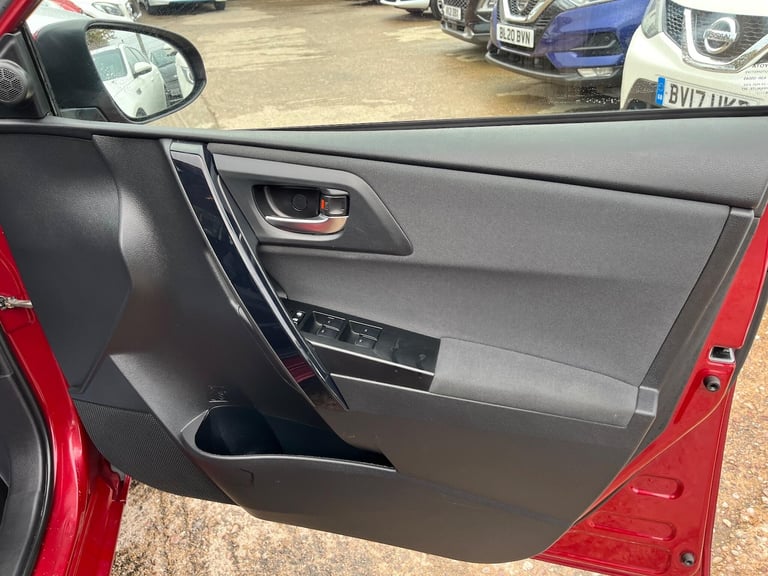 2017 Toyota Auris 1.6 D-4D Business Edition Euro 6 (s/s) 5dr (Safety Sense) HATCHBACK Diesel Manual