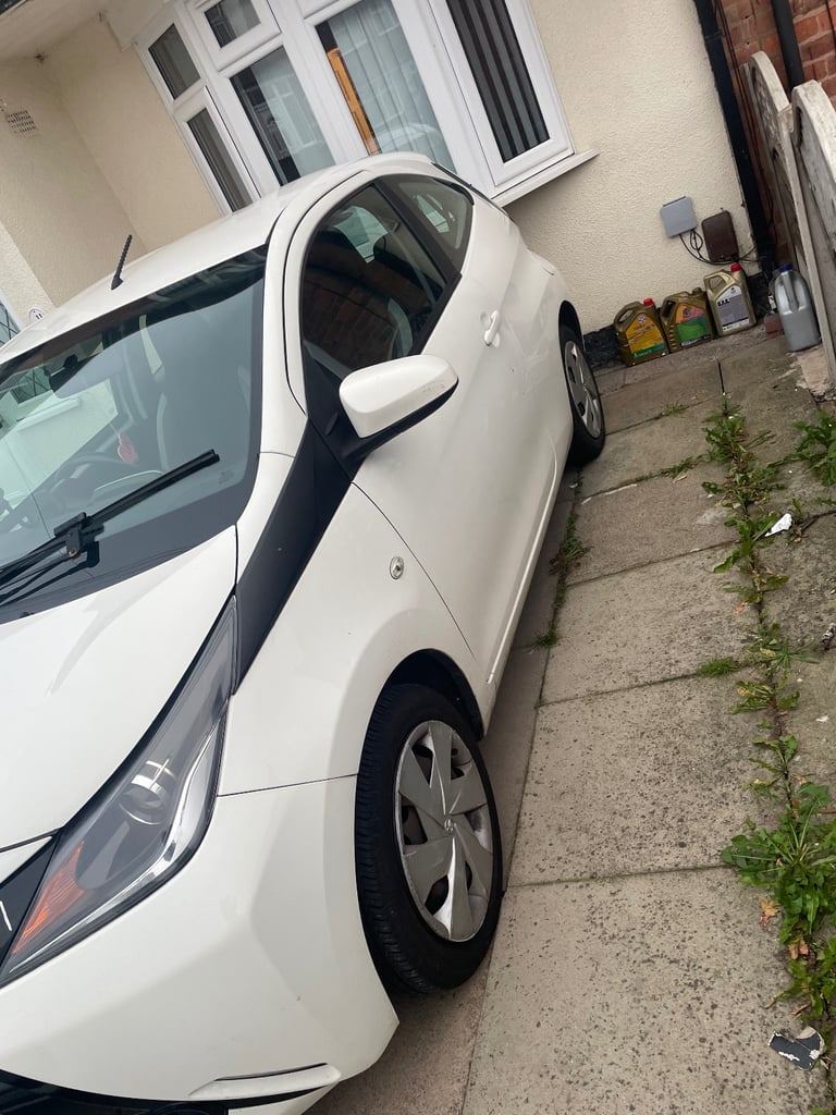 Toyota, AYGO, Hatchback, 2015, Manual, 998 (cc), 3 doors