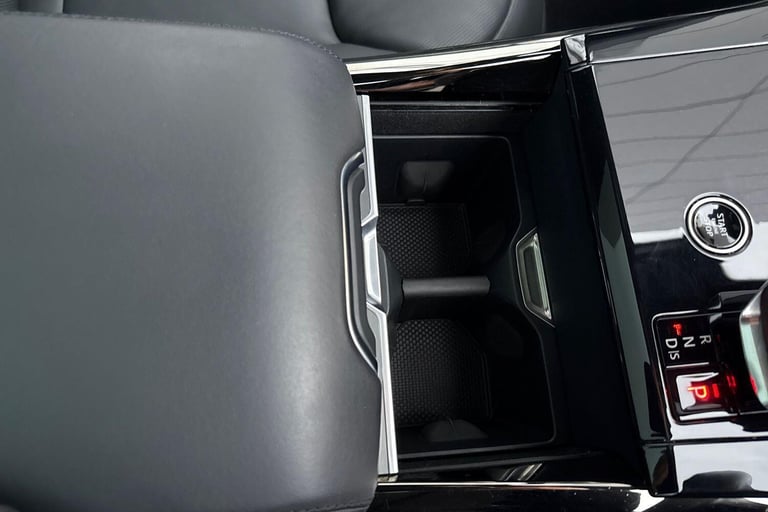 2023 Land Rover Range Rover Sport 3.0 D300 MHEV Dynamic SE SUV 5dr Diesel Auto 4WD Euro 6 (s/s) (...