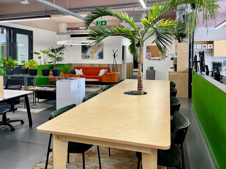 London - SW6 1EL, Access to professional office space for 3 people in HQ London, Effie Road