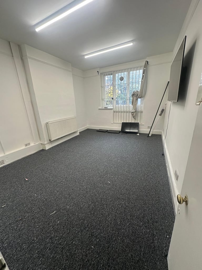 OFFICE SPANE TO RENT ILFORD IG1 4LZ