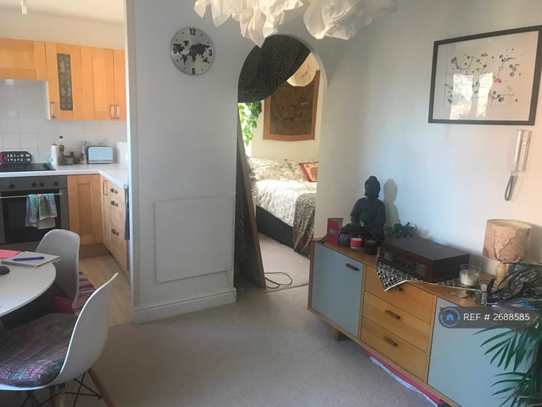 Studio flat in John Williams Close, London, SE14 (#2688585)