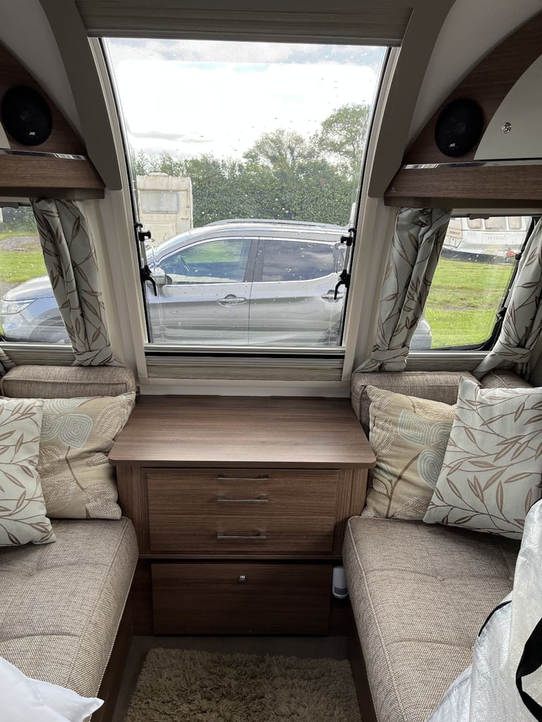 Baileys Valencia Caravan series 4 - 2018 with motor mover