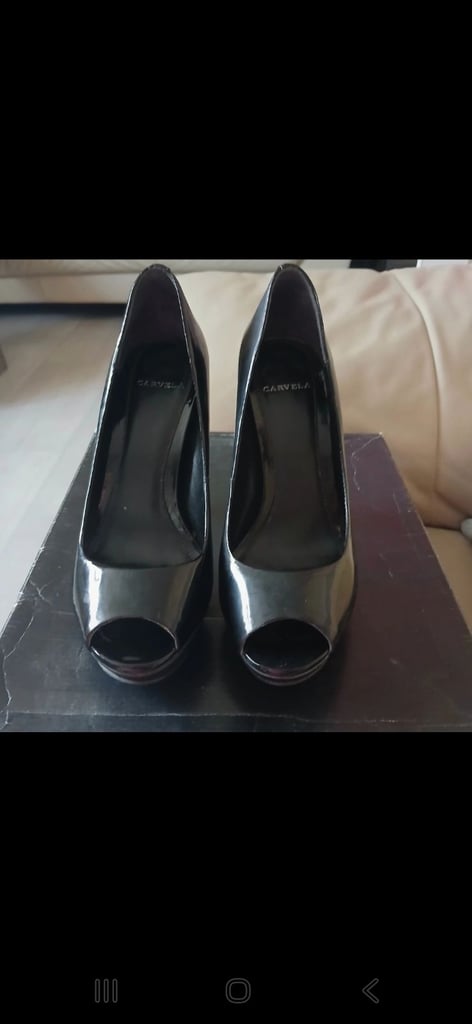 image for Heeled shoe size 4