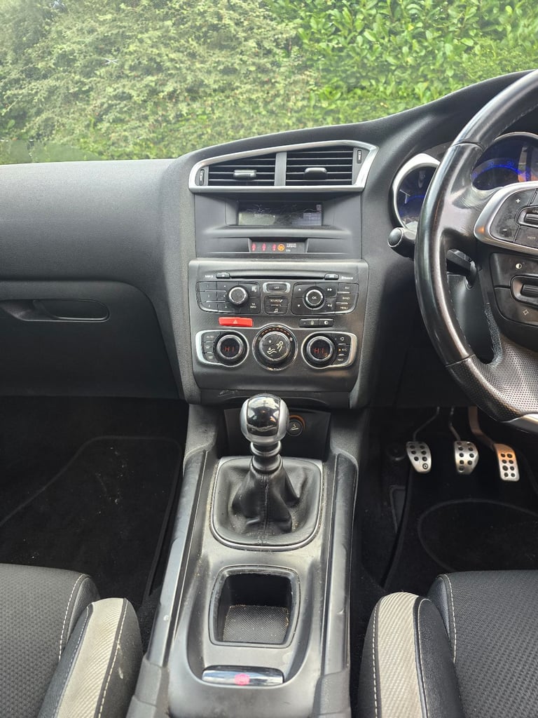 Citroen, DS4, Hatchback, 2012, Manual, 1560 (cc), 5 doors