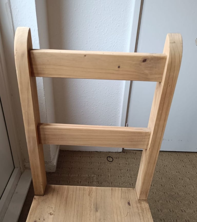4 Wooden Chairs