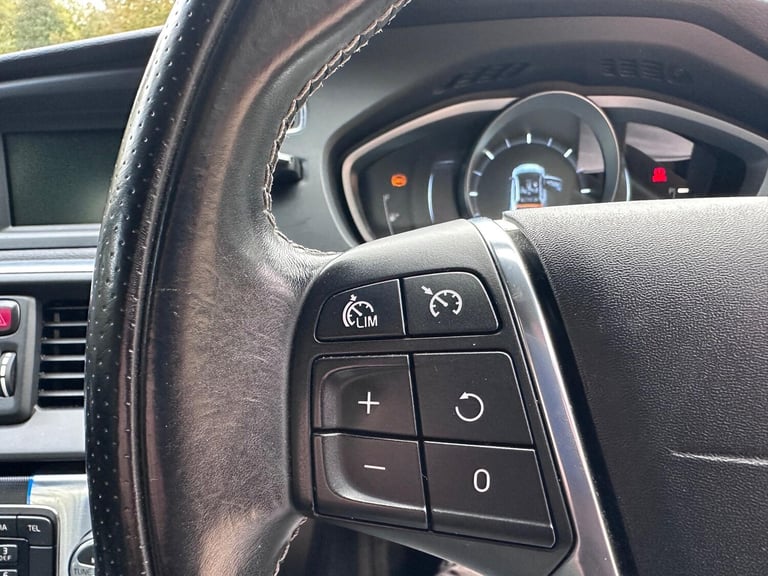 2015 Volvo V40 1.6 D2 R-Design Lux Powershift Euro 5 (s/s) 5dr HATCHBACK Diesel Automatic