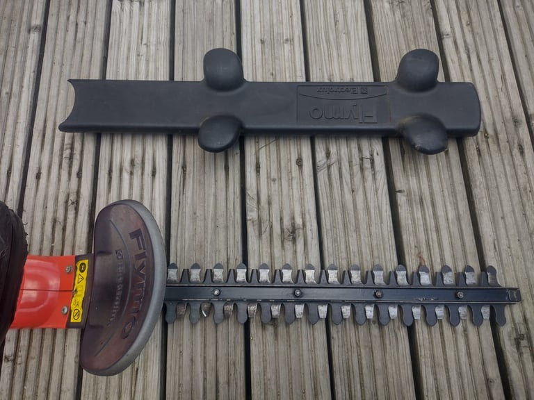 Flymo Electrolux 55cm(21 inch) corded electric hedge trimmer