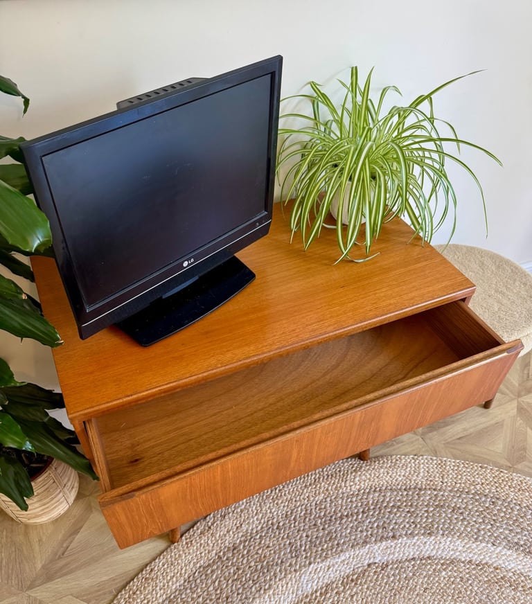 Mid century modern style vintage retro tv media hifi sideboard unit 