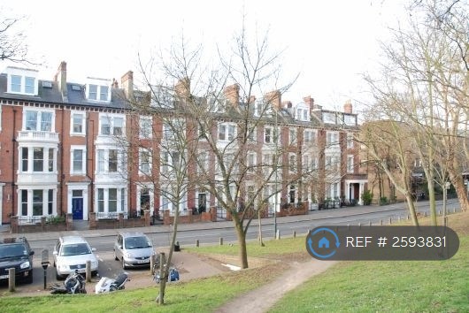 3 bedroom flat in Petersham Road, Richmond, Surrey, TW10 (3 bed) (#2593831)
