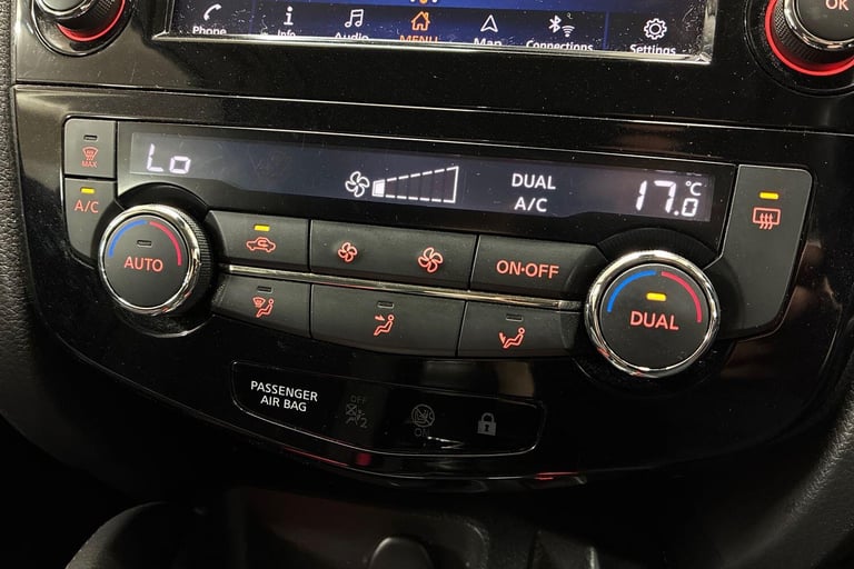2021 Nissan Qashqai 1.3 DiG-T N-Connecta 5dr [Glass Roof Pack] HATCHBACK Petrol Manual
