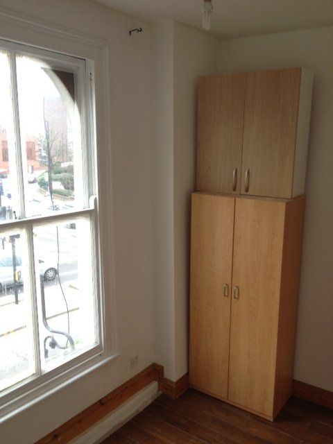 Bright One bed flat in Hackney Central with separate kitchen/diner