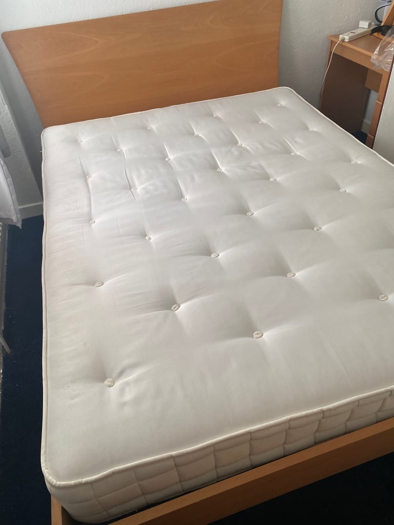 King size bed 