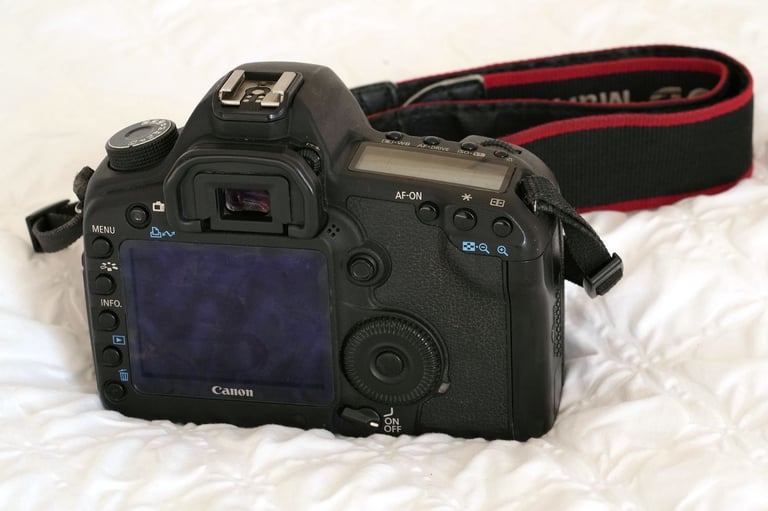 Canon 5D Mark II & Canon 100-200mm Lens & Accessories bundle