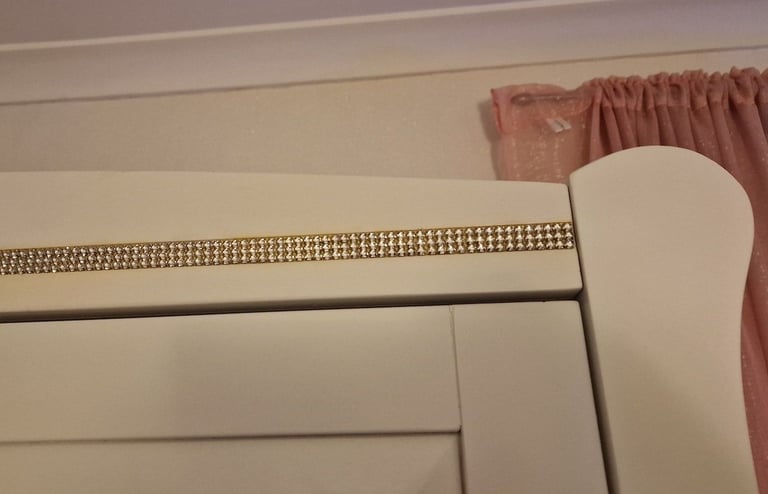 VIB Charmer Elements Wardrobe and Drawers/Changing Table