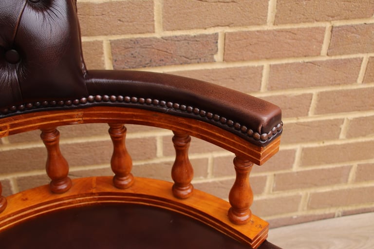 Chesterfield Gas Lift Captains Chair (UK Delivery)