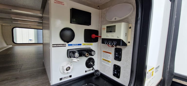 Forest River East To West Longitude 319BH American Caravan 5th Wheel