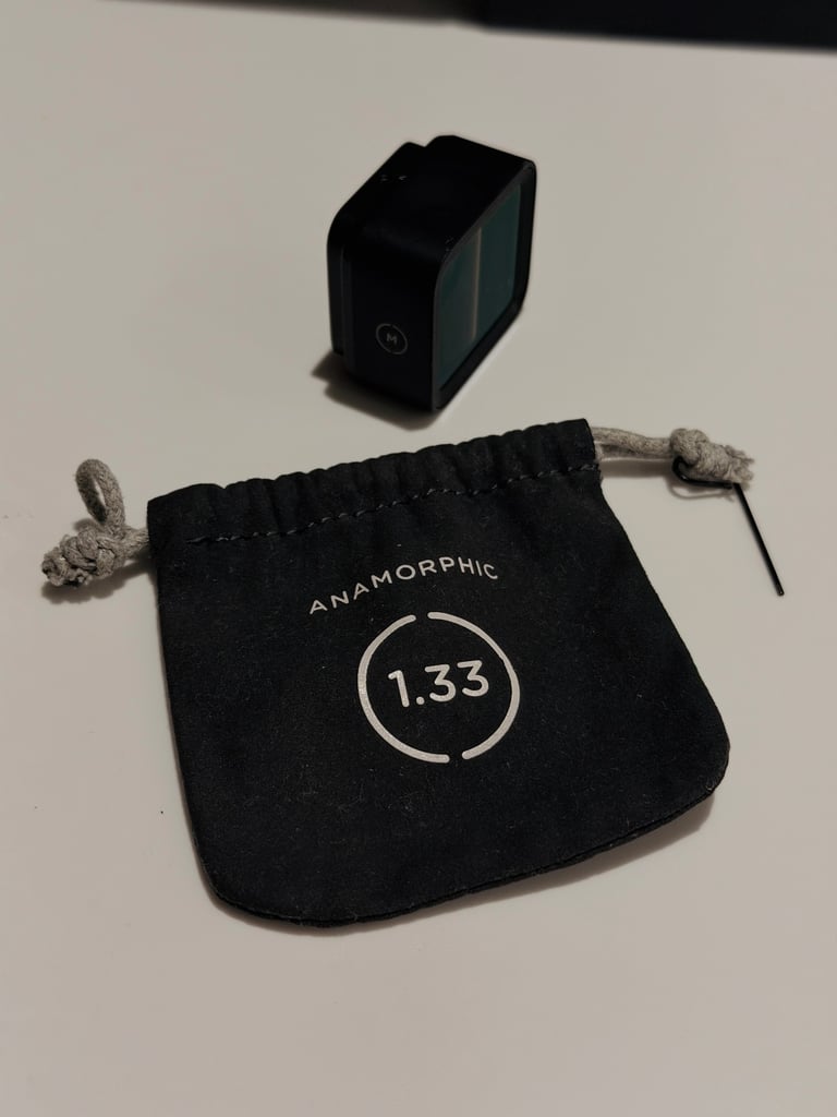 Moment Anamorphic 1.33x Blue Flair Lens
