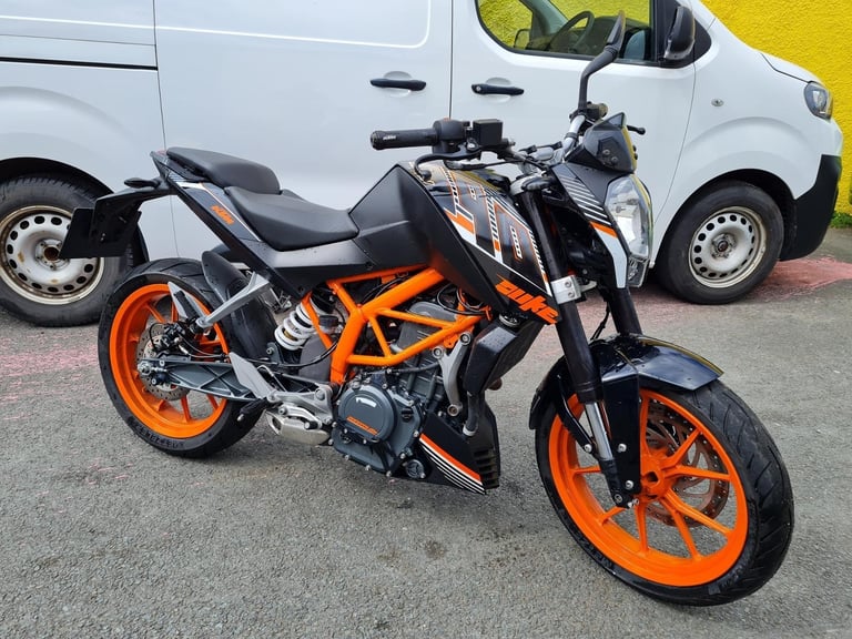 image for November 2016 KTM Duke 390 Only Six Thousand Miles From New  Finished In Black And Orange 