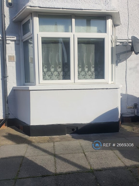 4 bedroom house in Clive Road, London, SW19 (4 bed) (#2669308)