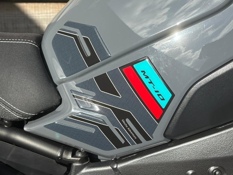 2023 / 73 Yamaha MT10 £10000 Grey 5978 miles.