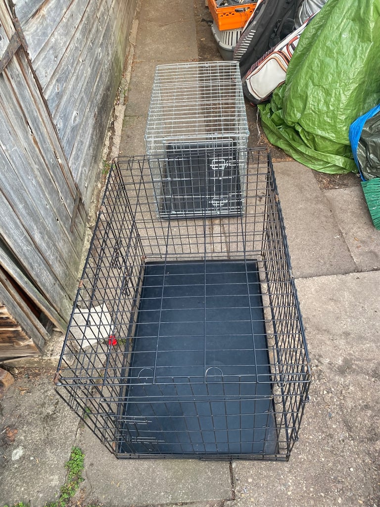 Dog cages x3 Med x2 1x Med/Large 