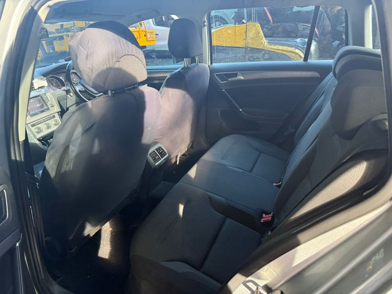 VW GOLF 2015 1.6 DIESEL BREAKING FOR PARTS