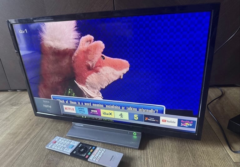  SONY PS4 Slim Bundle with Smart TV and 12 games 