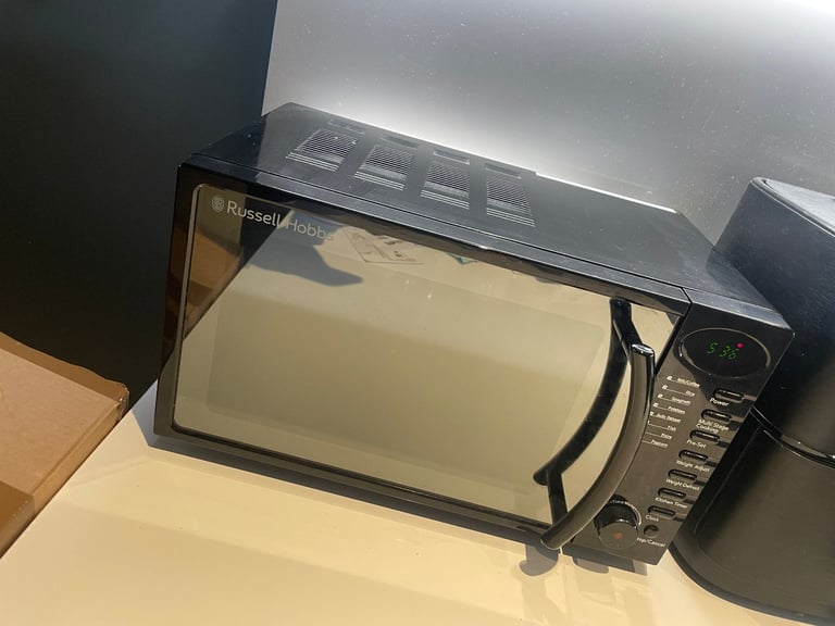 Russell Hobbs RHM1714B Legacy Digital Microwave