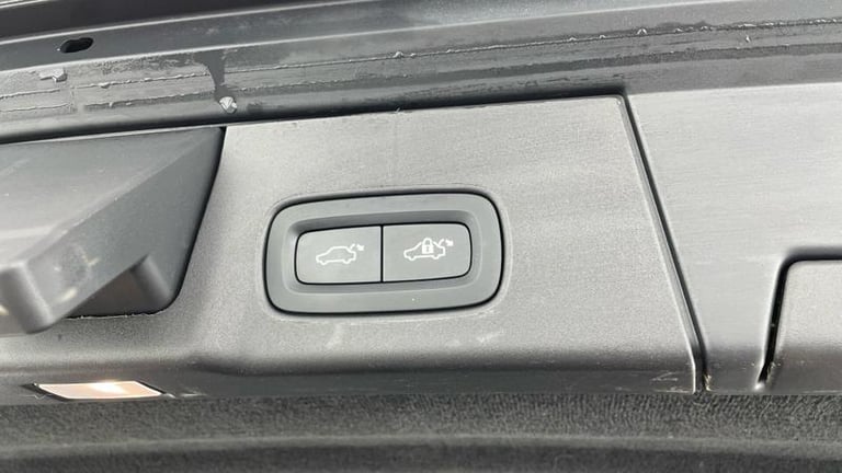 2024 Volvo V90 Ultra T8 AWD Plug-in hybrid Electric/Petrol Dark Automatic Estate Petrol Automatic