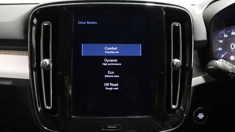 2021 Volvo XC40 T3 Momentum Manual (Park Assist, Cruise Control, Bluetooth) ESTATE Petrol Manual