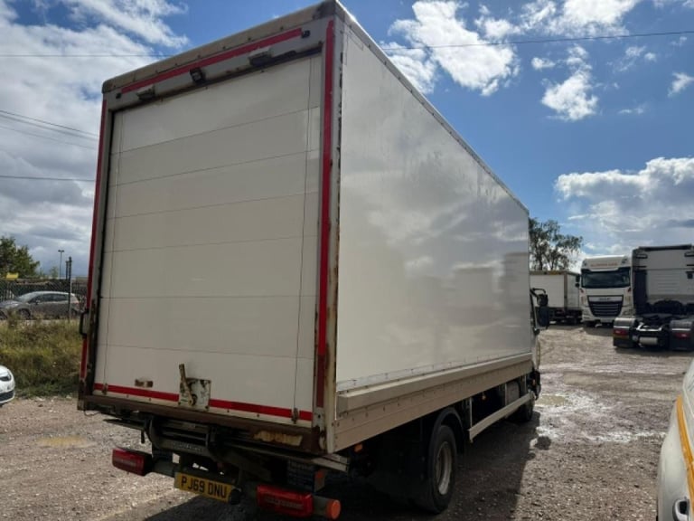 DAF LF 180 4x2 AUTOMATIC BOX TRUCK WITH TAIL LIFT
