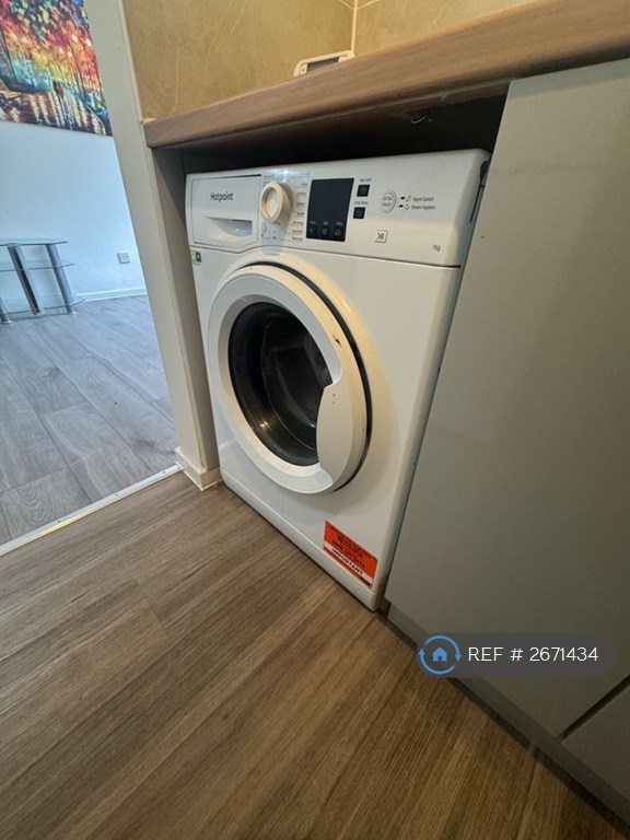 2 bedroom flat in Miranda Court, Salford, M5 (2 bed) (#2671434)