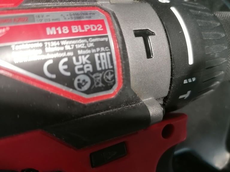 MILWAUKEE BATTERY DRILL