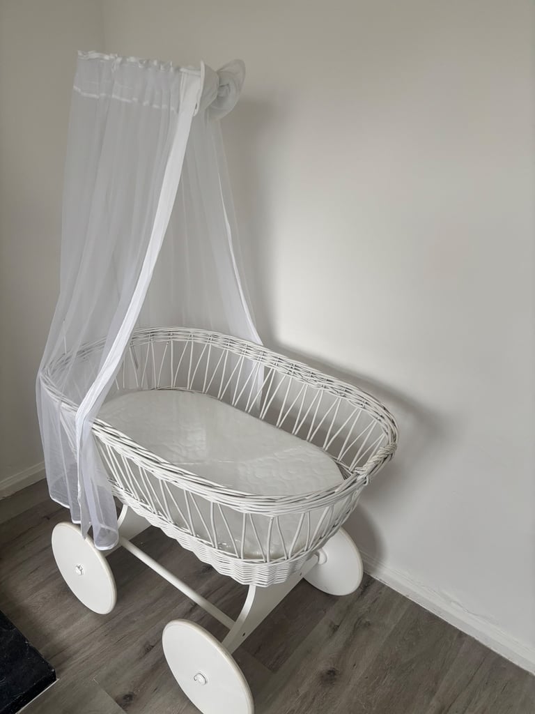 White Moses basket 