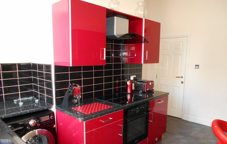 Immaculate 2-bedroom flat in great BD1 City Centre location