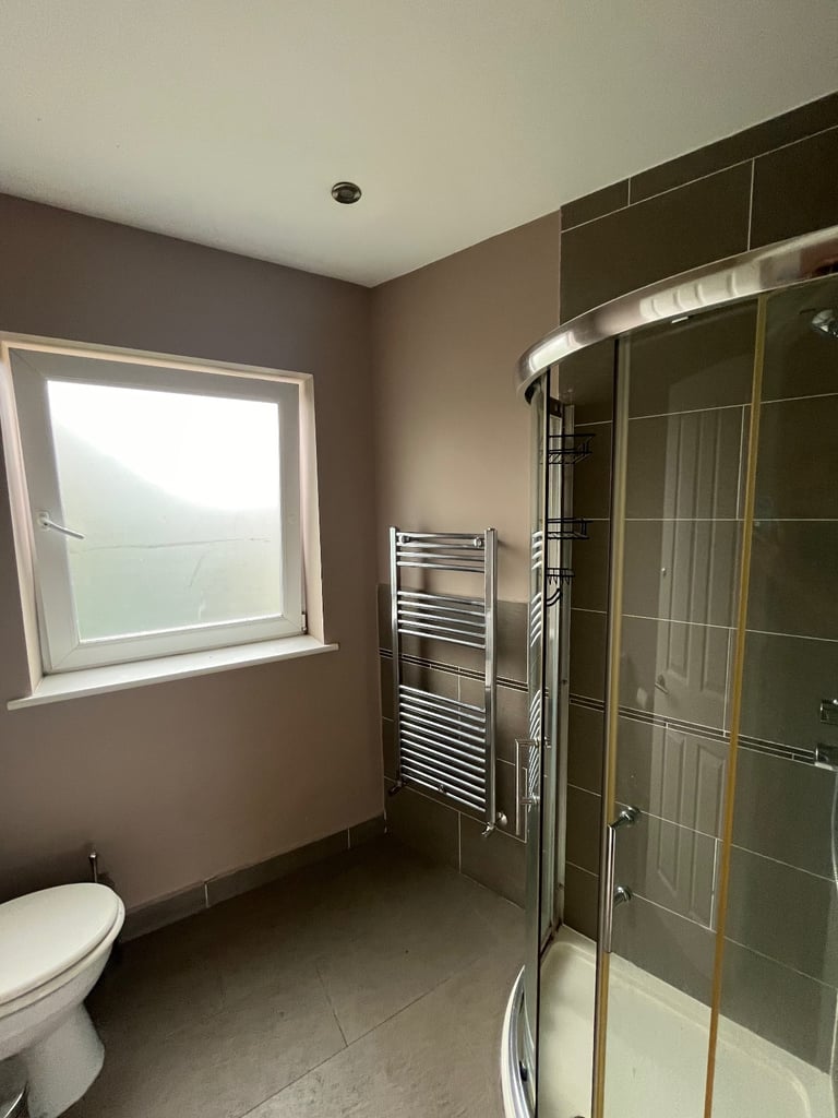 Free PARKING Fully private Studio Flat Separate Entrance - Trains to Tottenham Crt Rd & Liverpool St