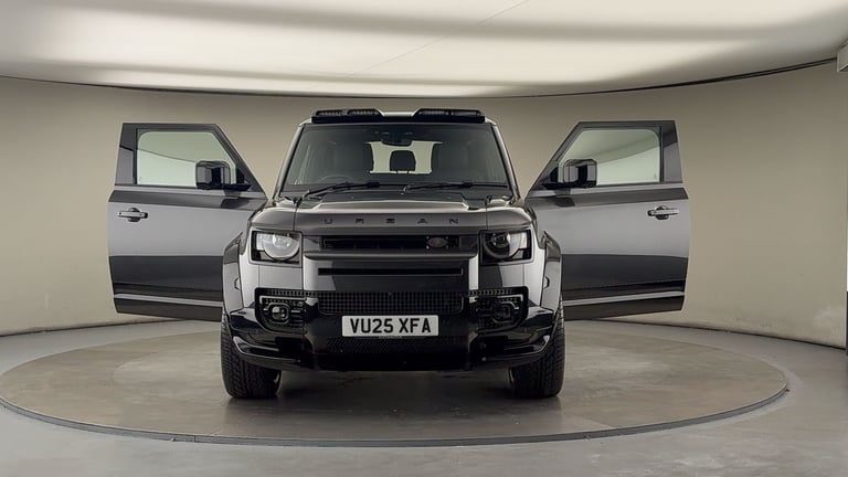 2025 Land Rover Defender 3.0 D250 X-Dynamic SE 90 3dr Auto ESTATE DIESEL Automatic