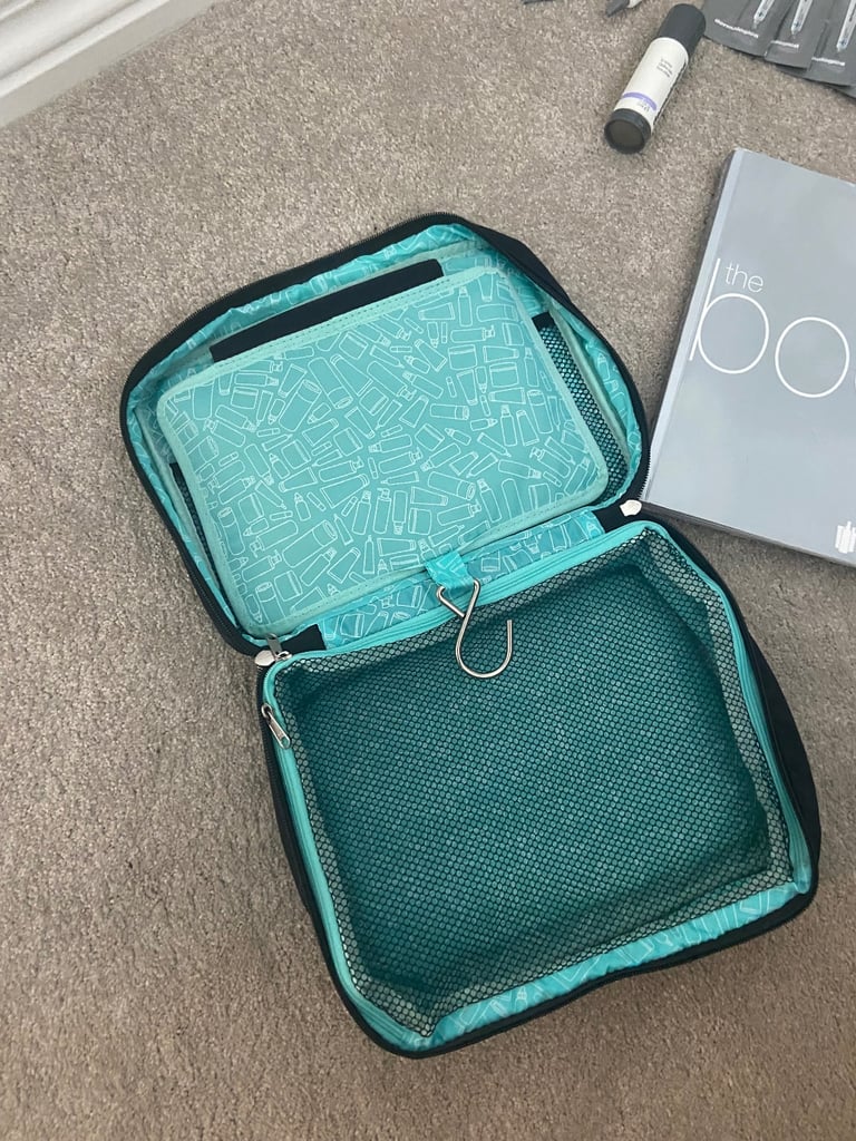 DERMALOGICA Cosmetic / Toiletry Bag, Product a guide & 32 Sample Sized Products 