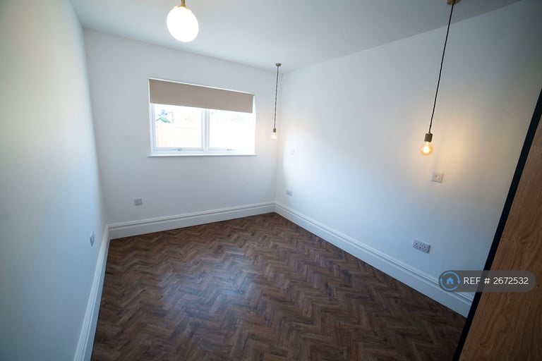 1 bedroom flat in Cathedral Road, Cardiff, CF11 (1 bed) (#2672532)