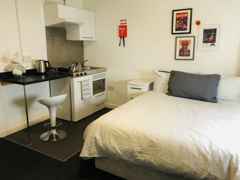 STUDENT ROOMS TO RENT IN COVENTRY. SMALL STUDIO WITH PRIVATE ROOM