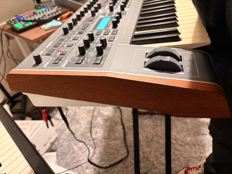 ACCESS VIRUS TI2 61 Key Synthesiser Excellent condition 