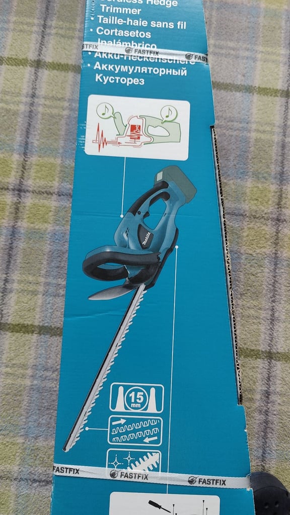 Makita DUH523Z 18v LXT Cordless Hedge Trimmer – NEW in sealed box. With Battery & Charger