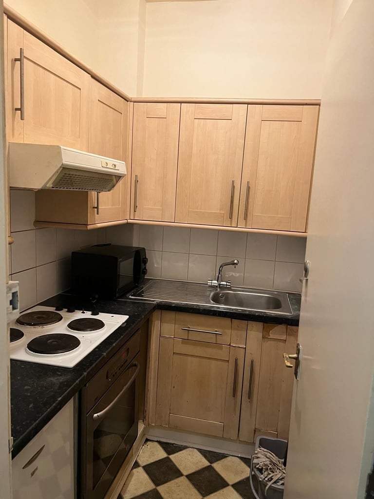 Single Room on Pembridge Road, Notting Hill Gate, London W11 3HN ***All Bills Inc***