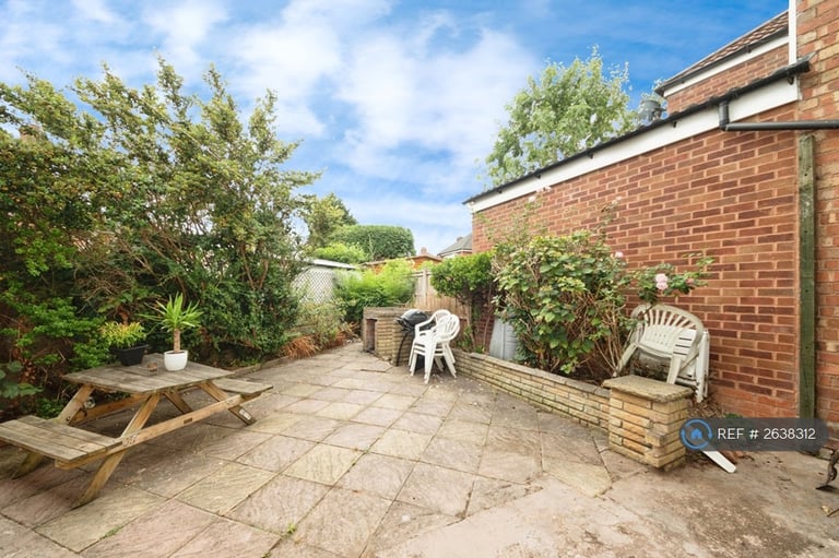 1 bedroom in Wellsford Avenue, Solihull, B92 (#2638312)