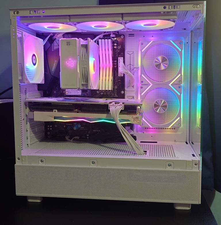 White Powerful Custom Gaming PC | RX 6800XT 16GB | Ryzen 7 3800X | 32GB RAM | 2TB SSD | Win 11 Pro
